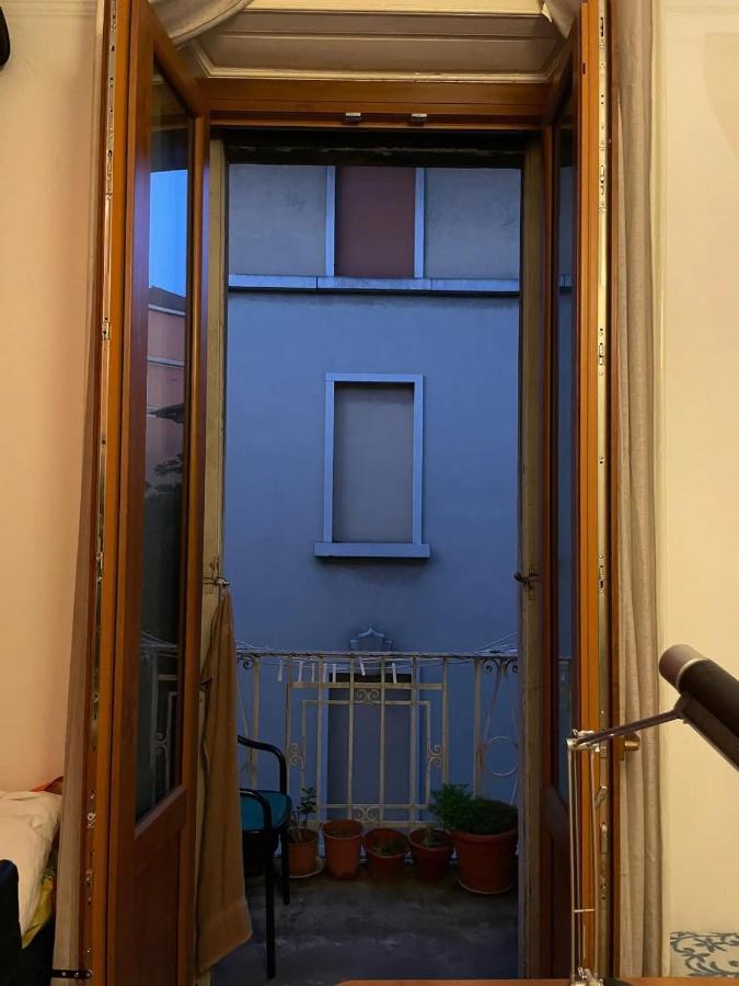 A Room In A Beautiful Apartment In The City Center Milán Exterior foto