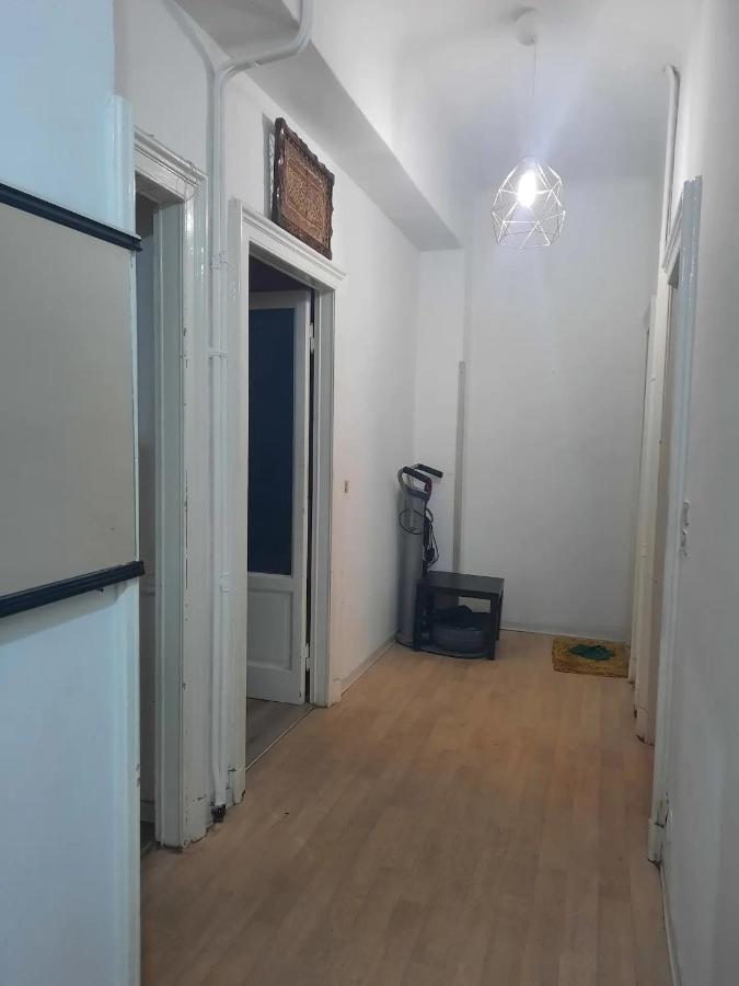 A Room In A Beautiful Apartment In The City Center Milán Exterior foto